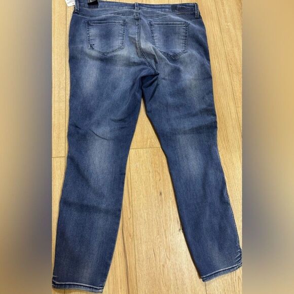 ๐โจ Size 16 Blue Denim Skinny Jeans ๐ Fading & Whiskers โ NWT Streetwear ๐ฅ - Picture 7 of 7